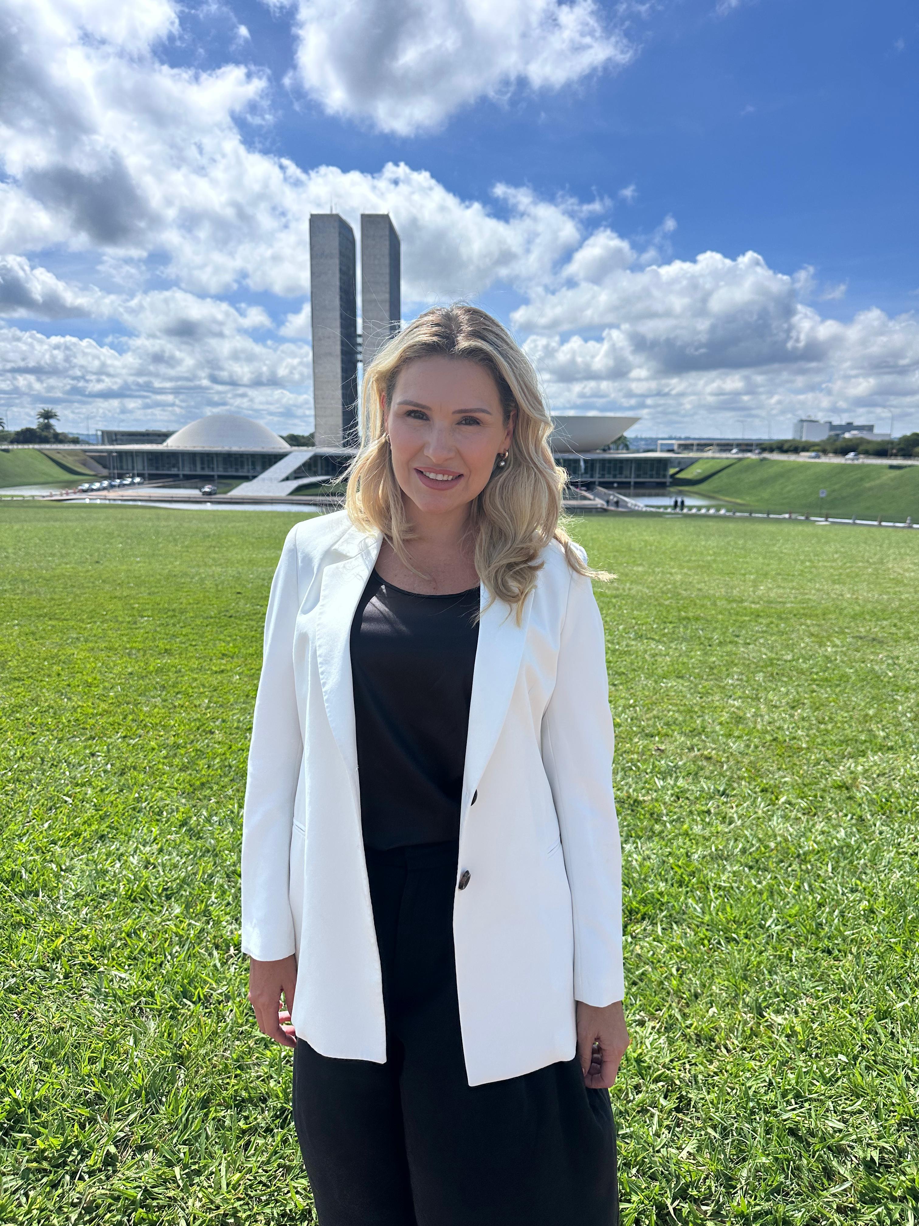 09/03/2026 - Vereadora Daia Hanich garante R$ 370 mil em emendas para Novo Hamburgo durante agenda em Brasília