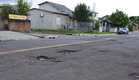 09/04/2018 - Vereador Nor Boeno pede operação tapa-buracos em rua do bairro Santo Afonso