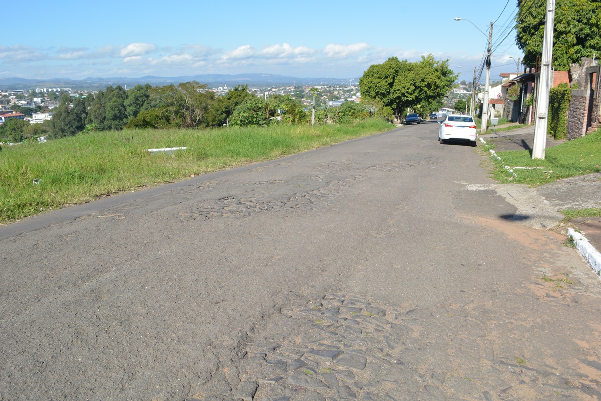 09/06/2020 - Vereador Nor Boeno requer operação tapa-buracos em rua no bairro São Jorge