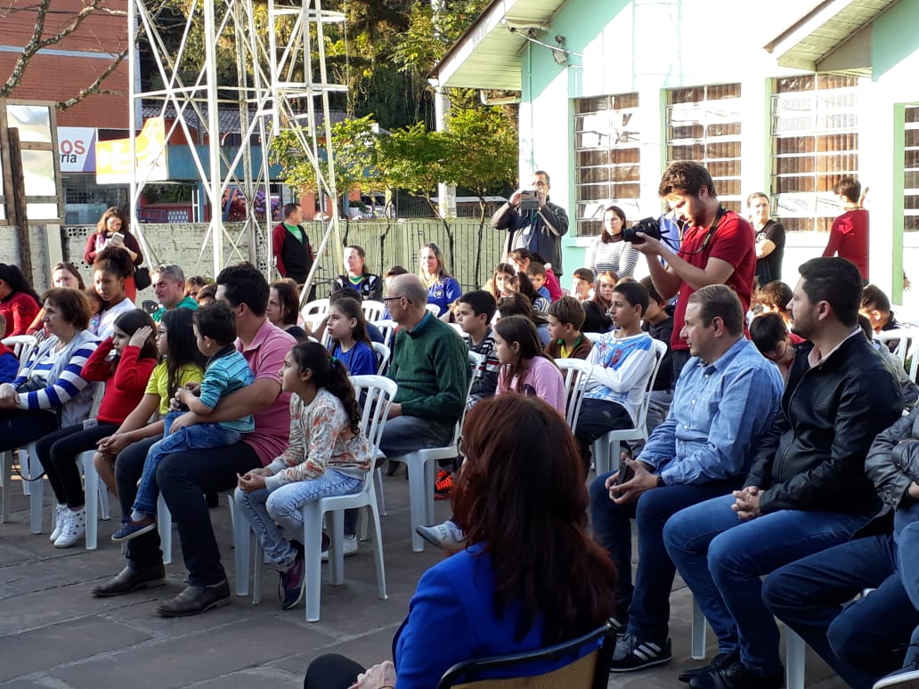 09/08/2018 - Cristiano Coller participa de inauguração de obras em escola no bairro Santo Afonso