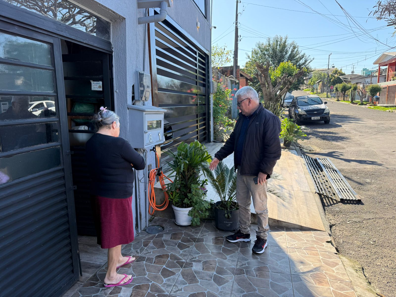 09/10/2025 - Vereador Nor Boeno realiza visita para moradora da rua Oslo, em Canudos
