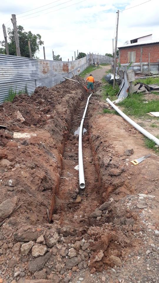 09/11/2018 - Vereador Fernando Lourenço acompanha reconstrução de esgoto pluvial