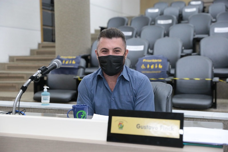 10/03/2021 - Gustavo Finck solicita ao Executivo informações sobre o planejamento da aquisição das vacinas contra a Covid-19