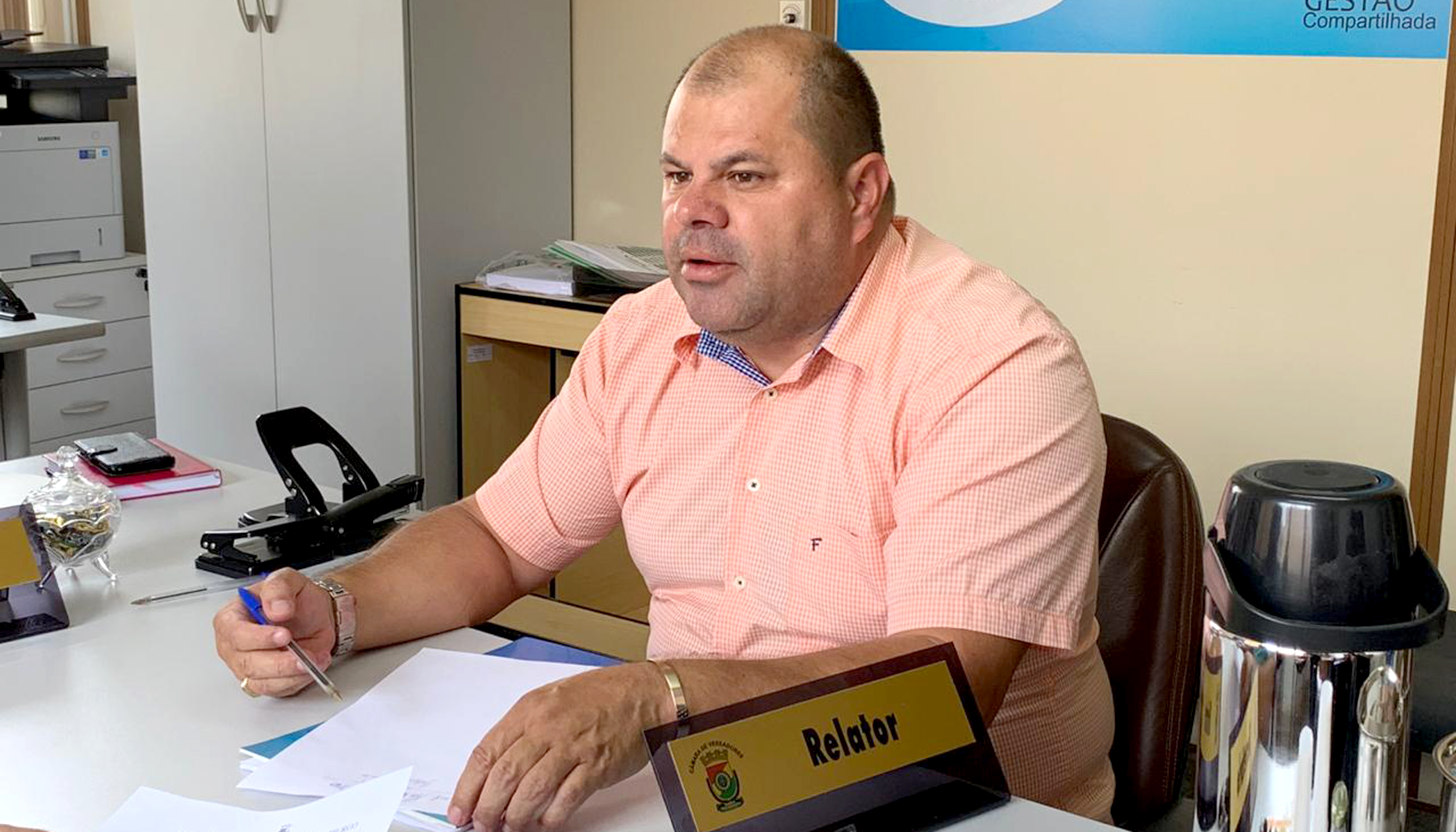 10/04/2019 - Fernando Lourenço solicita conserto de infiltração na rua Bartolomeu de Gusmão