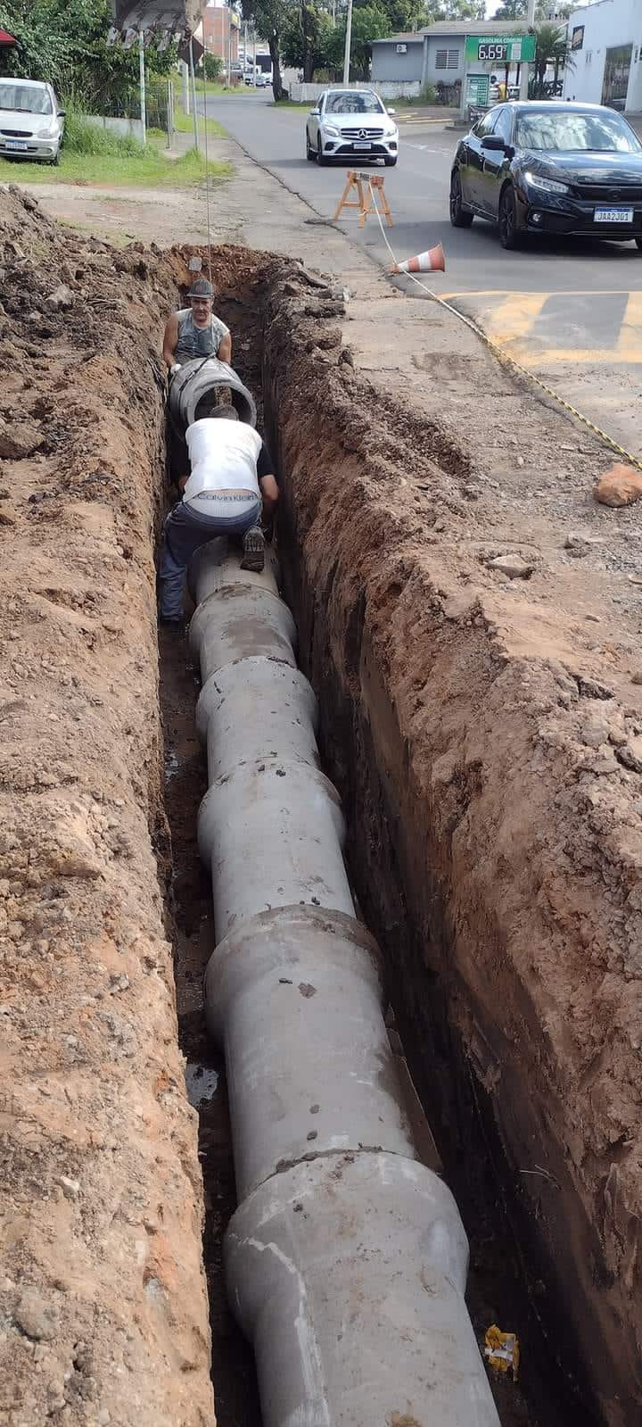 10/05/2022 - Obra de drenagem pluvial é realizada após solicitação do vereador Cristiano Coller