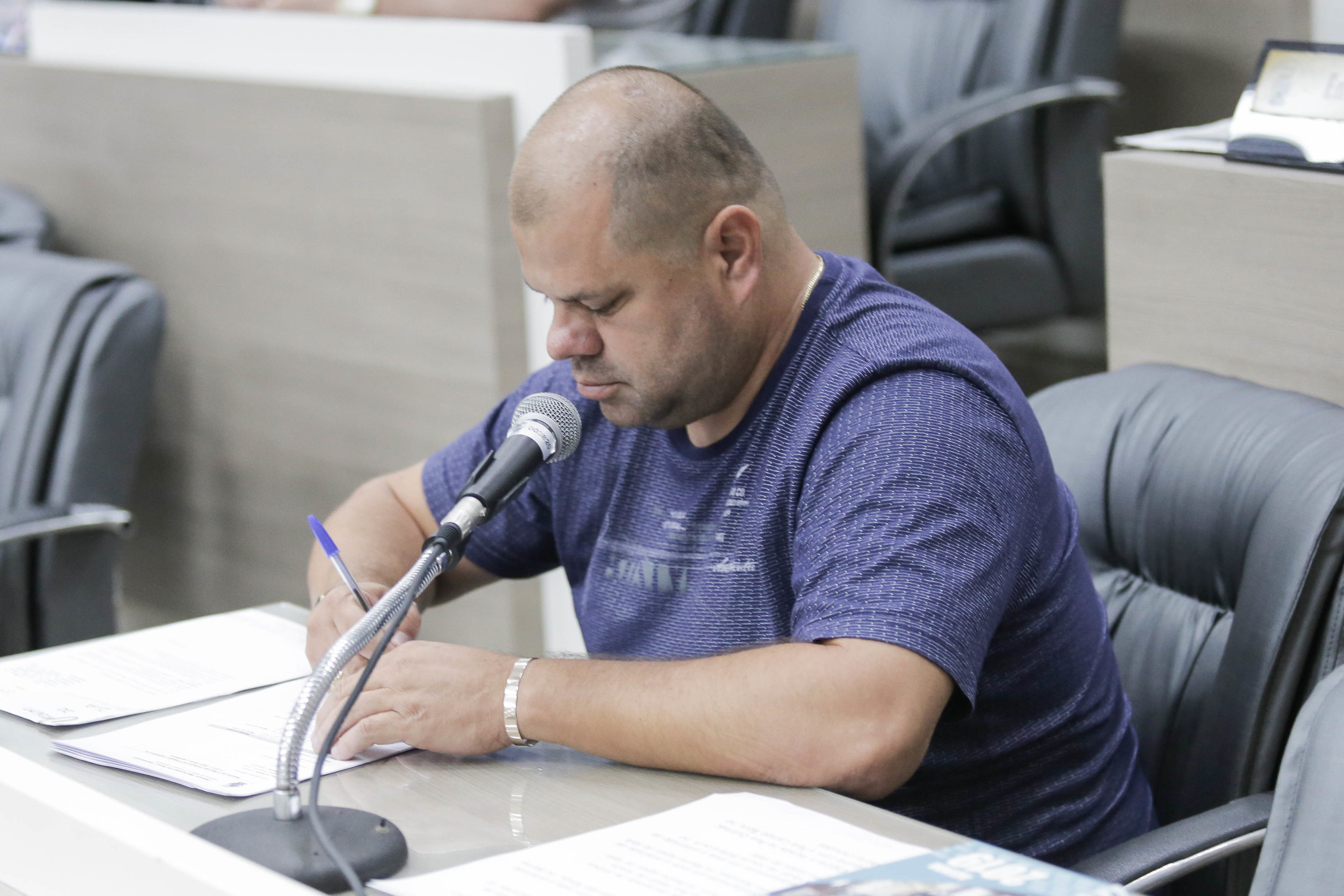 10/06/2019 - Fernando Lourenço requisita recolhimento de entulhos no bairro Canudos