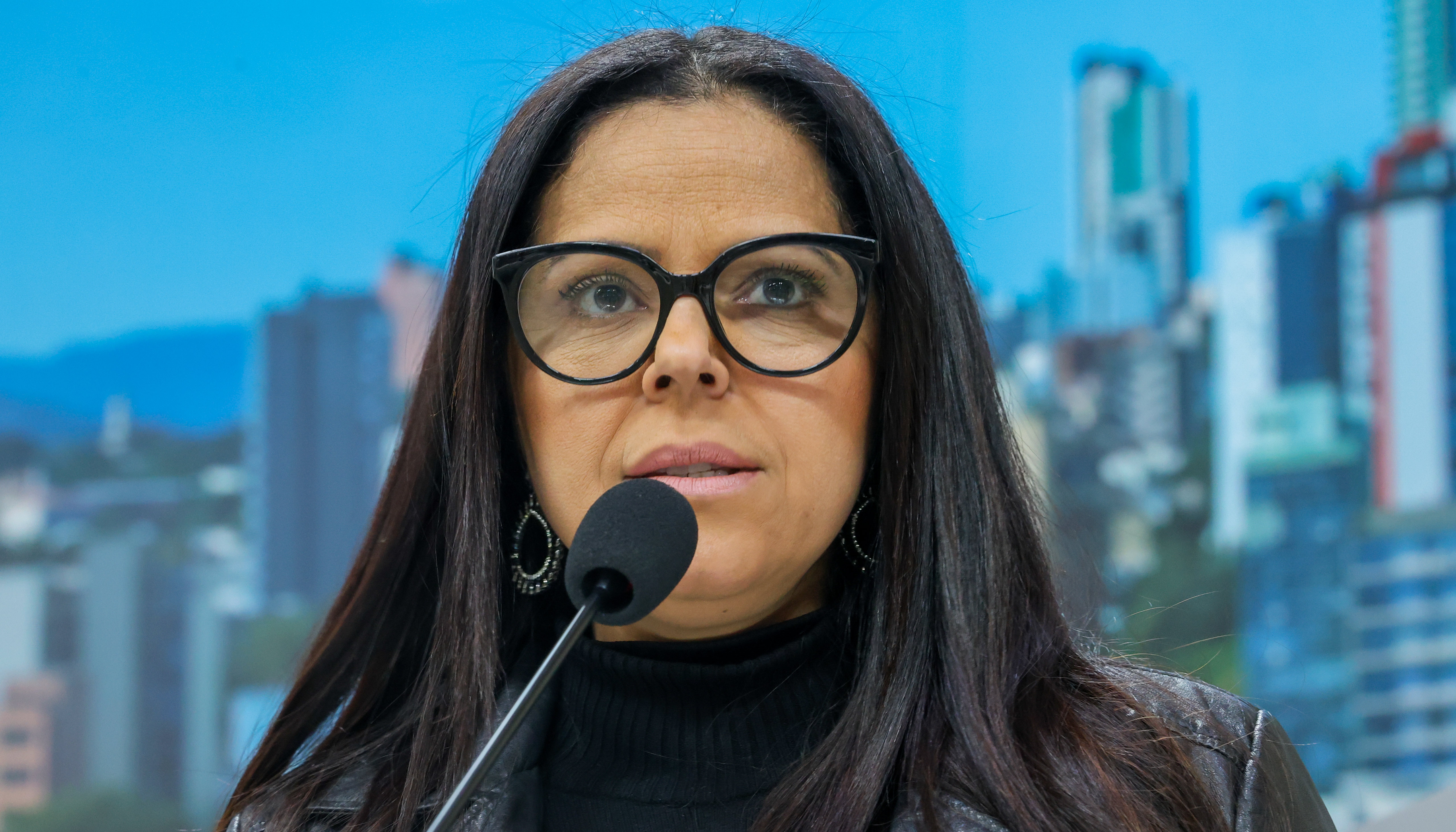 10/07/2025 - Vereadora Deza propõe instalação de luzes para melhorar segurança em Lomba Grande