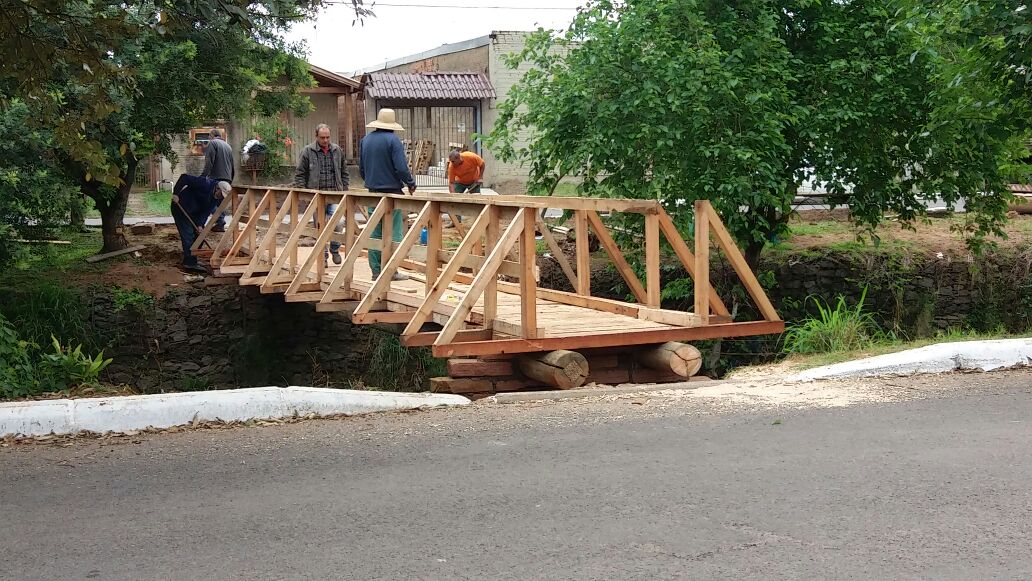 10/08/2017 - Gabinete: Nor Boeno comemora a reconstrução das pontes do Arroio Pampa na Avenida Alcântara