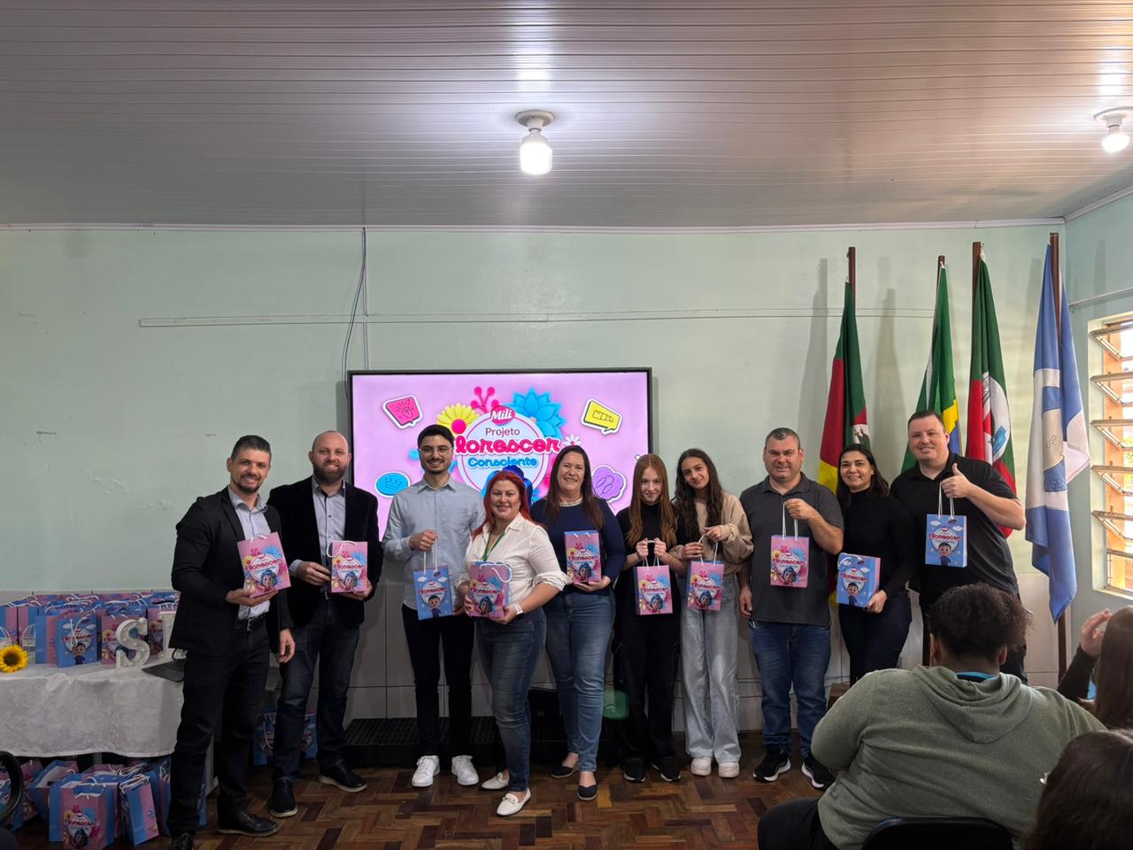 10/10/2025 - Projeto Florescer: Jovens de promovem educação sobre puberdade com incentivo do vereador Ico Heming