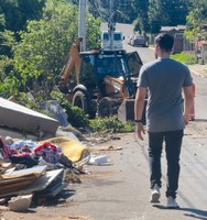 10/10/2025 - Vereador Eliton Ávila reforça importância do descarte correto dos resíduos