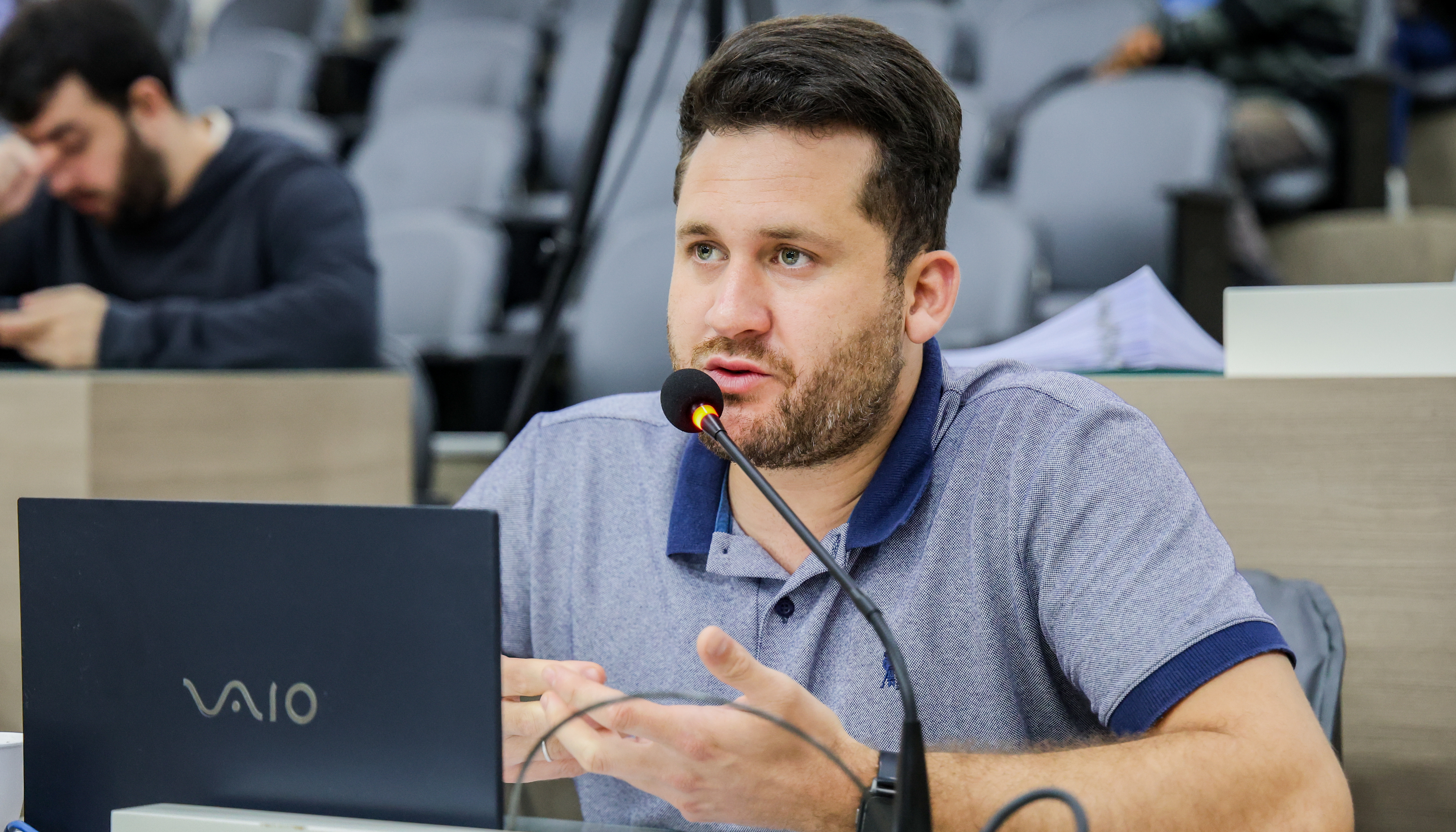 10/10/2025 - Vereador Eliton solicita estudo para pavimentação da rua Jaburu, no bairro Vila Diehl