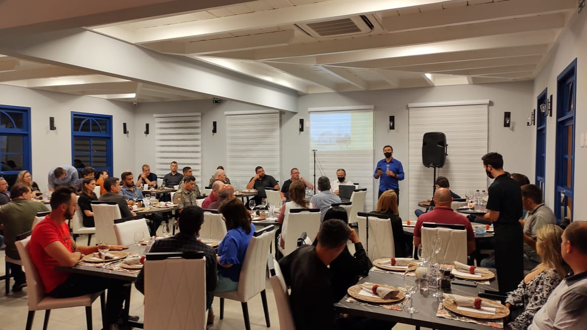 10/11/2021 - Gabinete do Presidente Raizer participa de reunião sobre o cercamento eletrônico de Lomba Grande