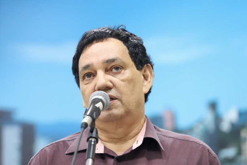 10/12/2019 - Vereador Inspetor Luz solicita recapeamento asfáltico em toda extensão da rua Major Luiz Bender no bairro Centro