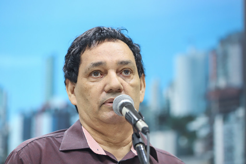 10/12/2019 - Vereador Inspetor Luz solicita substituição de lâmpada queimada na rua Marcílio Dias no bairro Centro