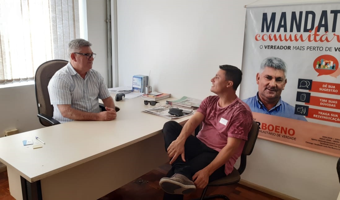 11/02/2020 - Vereador Nor Boeno recebe visita de morador do bairro Canudos na Câmara