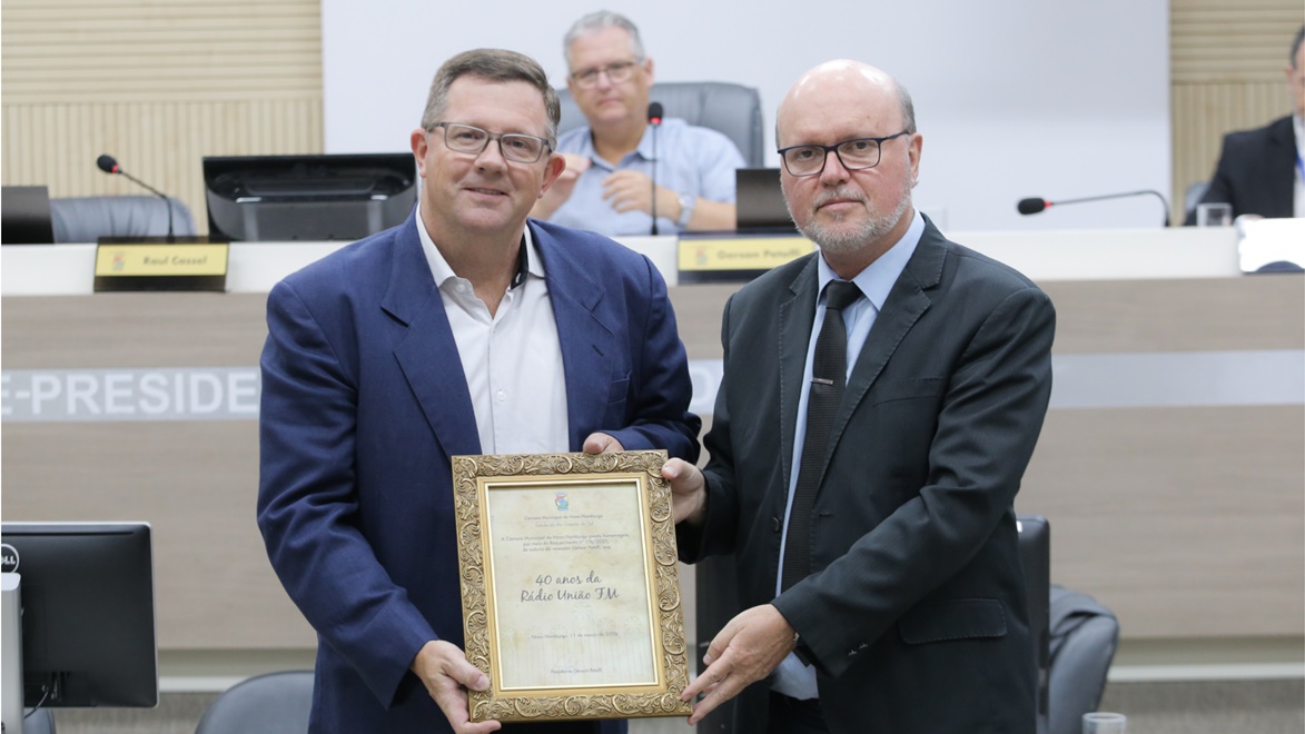 11/03/2020 - Presidente da Câmara homenageia os 40 anos da União FM