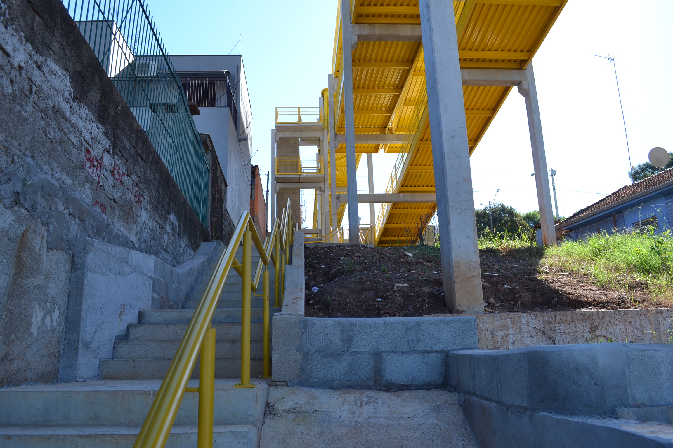 11/04/2019 - Vereador Cristiano pede melhor iluminação em passarela do bairro Ideal