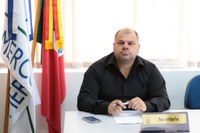 11/05/2020 - Vereador Fernando Lourenço demanda poda de árvore na rua Florença