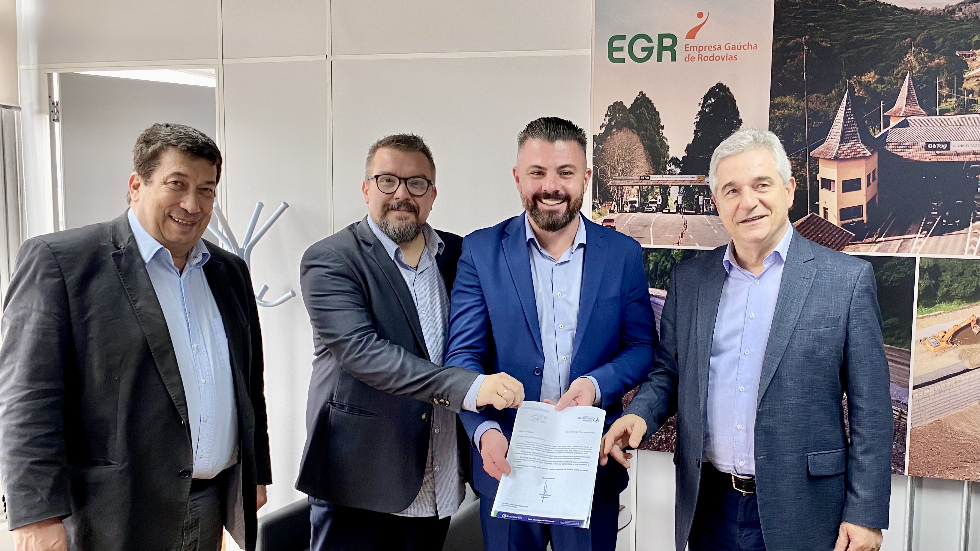 11/05/2023 - Vereador Gustavo Finck busca soluções para a ERS-239 junto à EGR