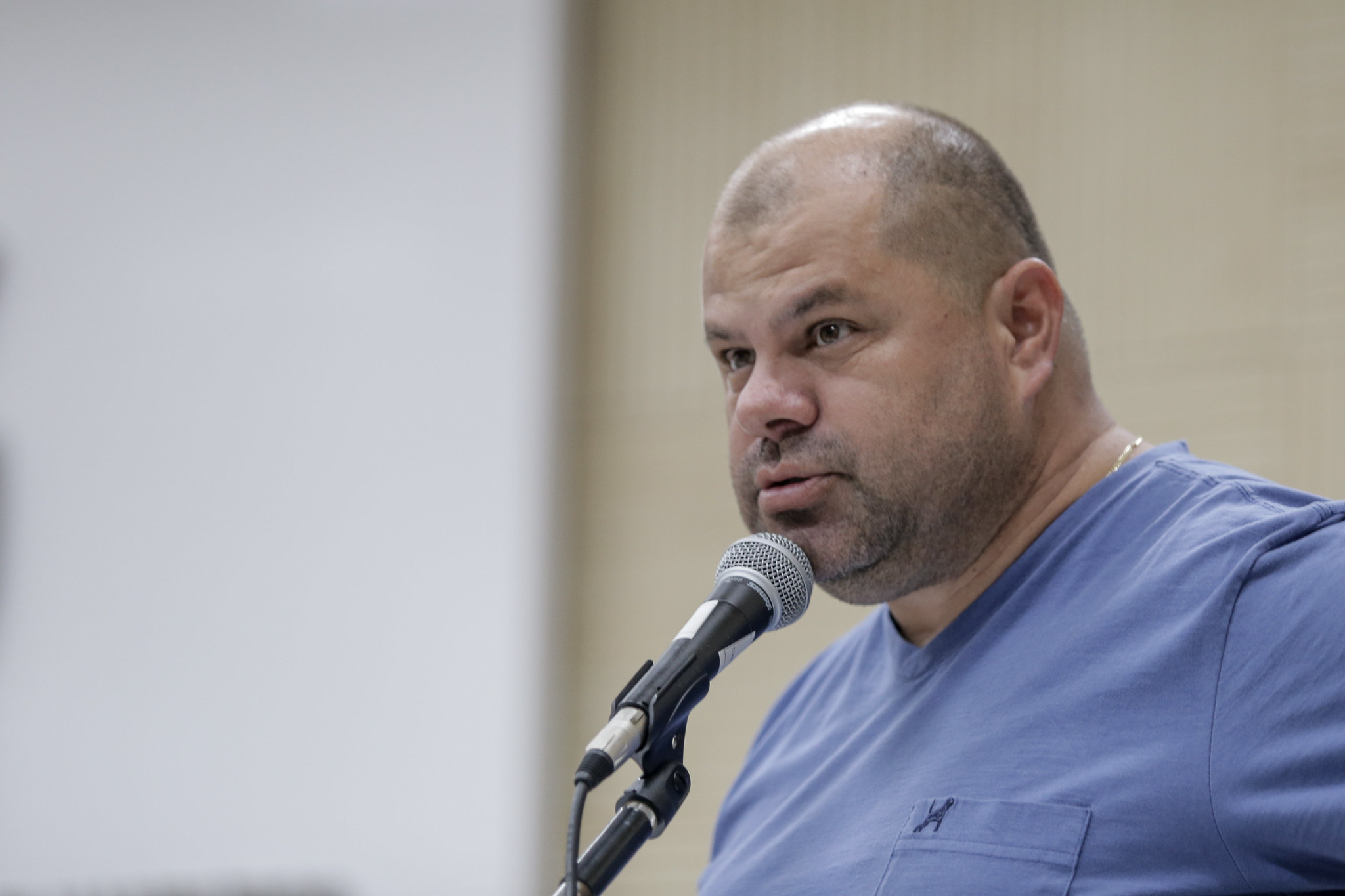 11/06/2019 - Fernando Lourenço solicita recolhimento de galhos no bairro Canudos