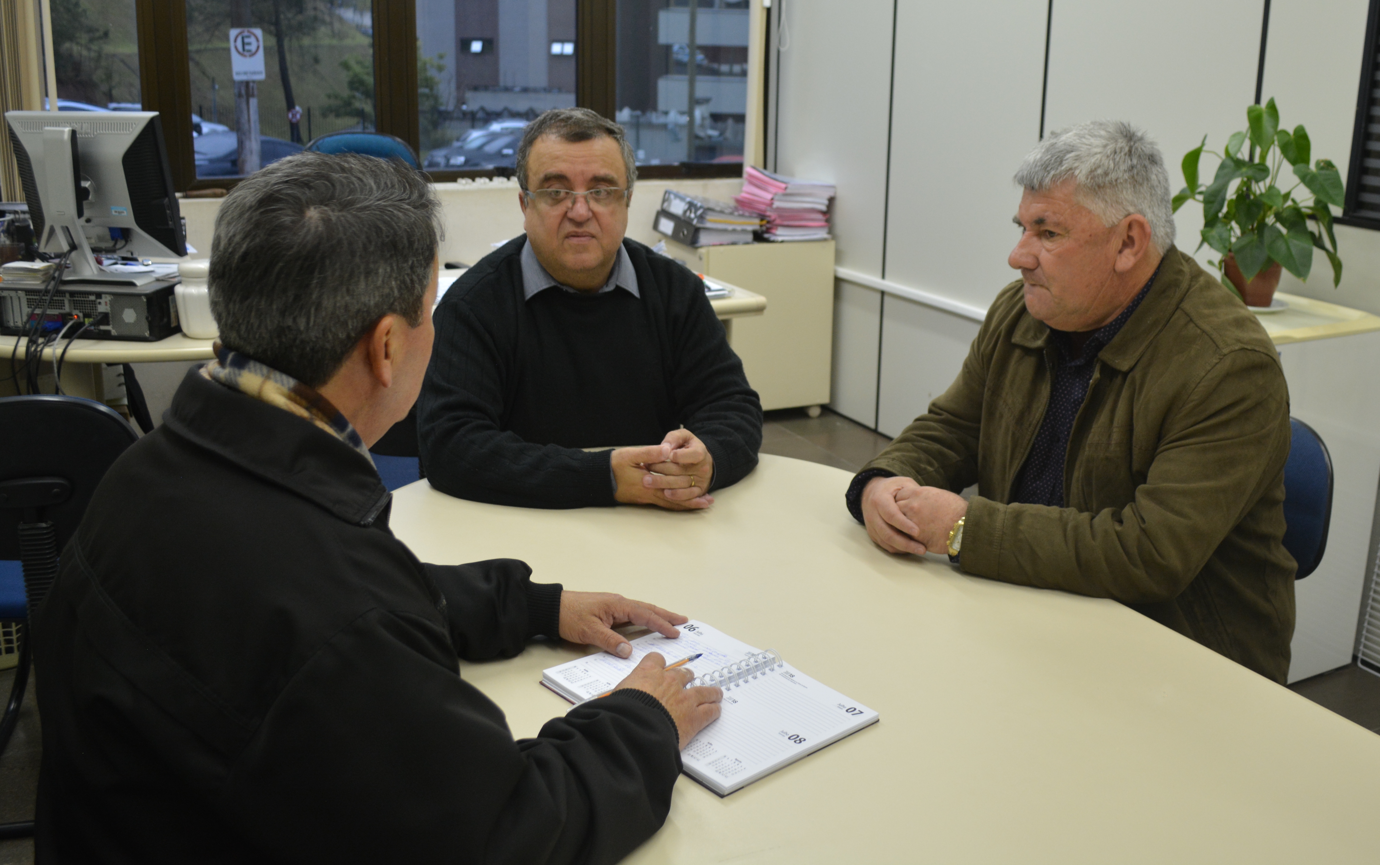 11/07/2018 - Nor Boeno solicita redirecionamento de verba de emenda para melhorias em praças de Canudos