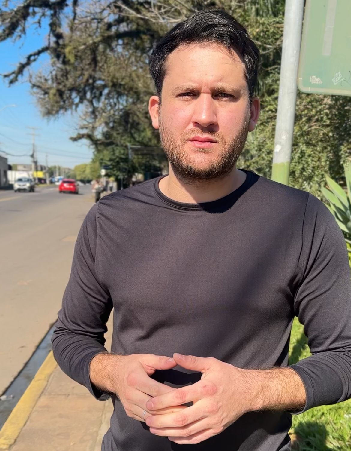 11/7/2025 - Vereador Eliton Ávila solicita limpeza de boca de lobo na Praça Fernando Ferrari 