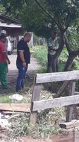 12/03/2019 - Fernando Lourenço fiscaliza ação de limpeza e recolhimento de entulhos na ponte das ruas Campo Bom e Jamaica