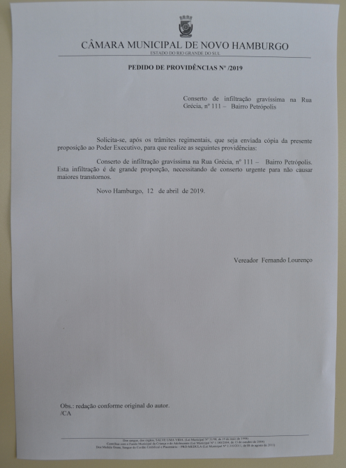 12/04/2019 - Fernando Lourenço solicita conserto de infiltração em rua do bairro Petrópolis
