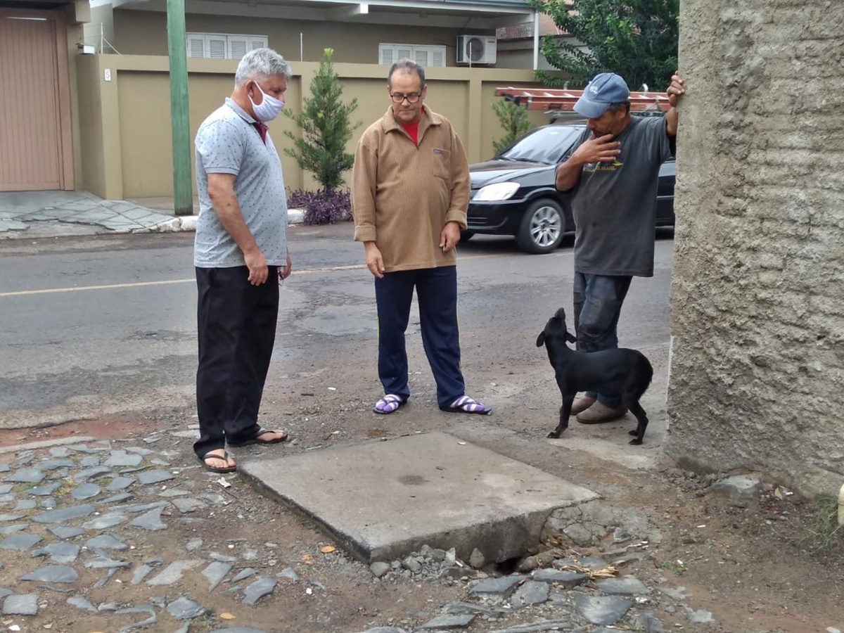 12/05/2020 - Vereador Nor Boeno se coloca à disposição da comunidade e recebe demanda em Canudos