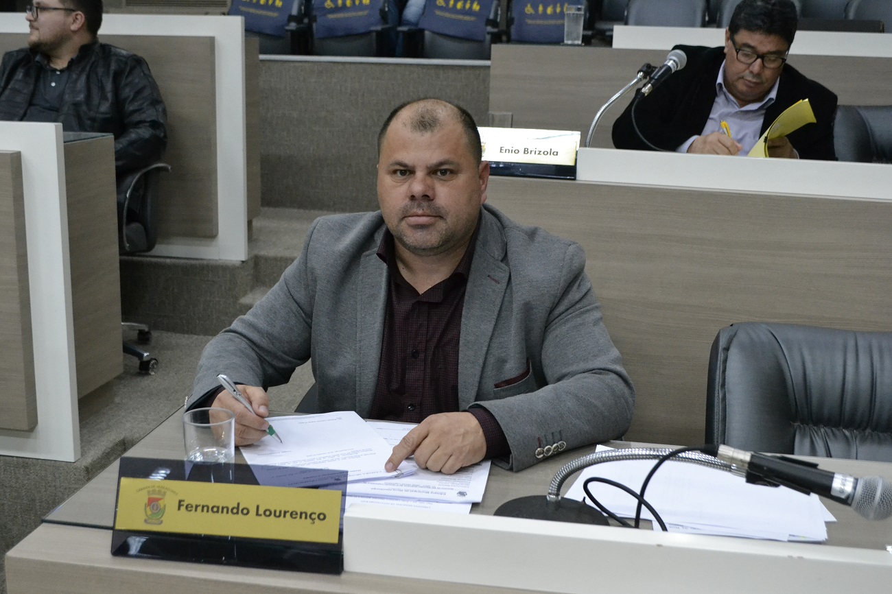 12/09/2019 - Fernando Lourenço demanda operação tapa-buracos na rua Londres