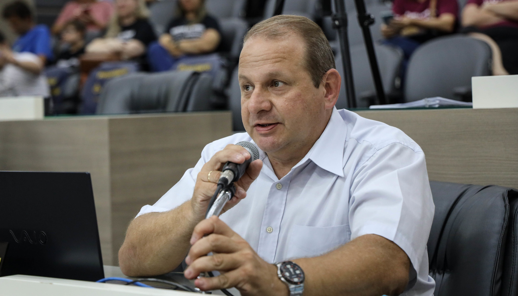 12/12/2023 – Vereador Cristiano Coller vota contra parcelamento proposto pelo Executivo