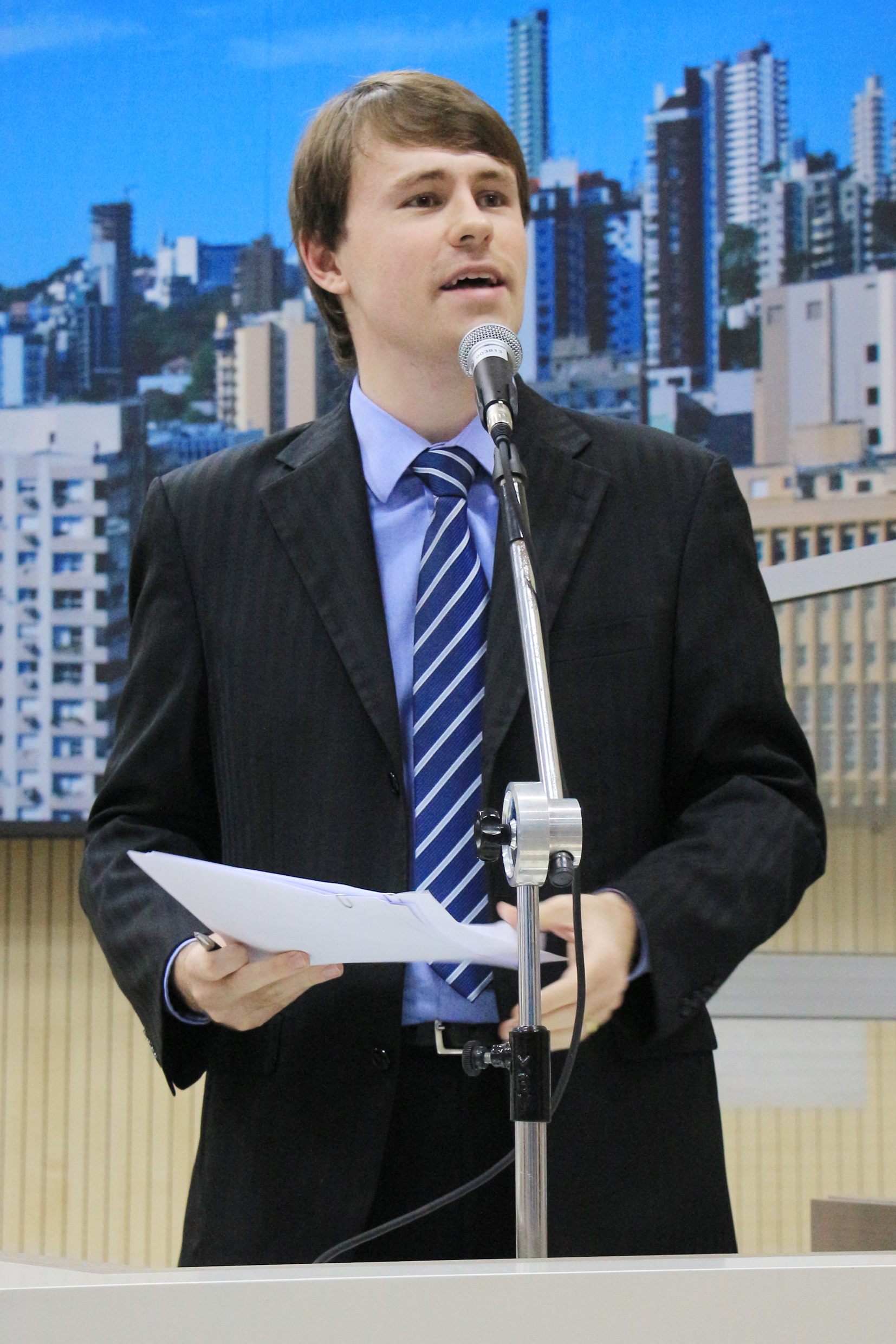 13/06/2017 - Vereador Felipe Kuhn Braun encaminha 12 pedidos de providências e apresenta projeto na segunda semana de junho