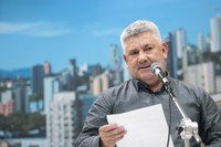 13/06/2019 - Nor Boeno solicita conserto de infiltração em passeio público na rua Bauru