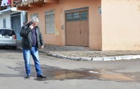 13/07/2018 – Vereador Nor Boeno abre ordem de serviço para conserto de vazamento em Canudos