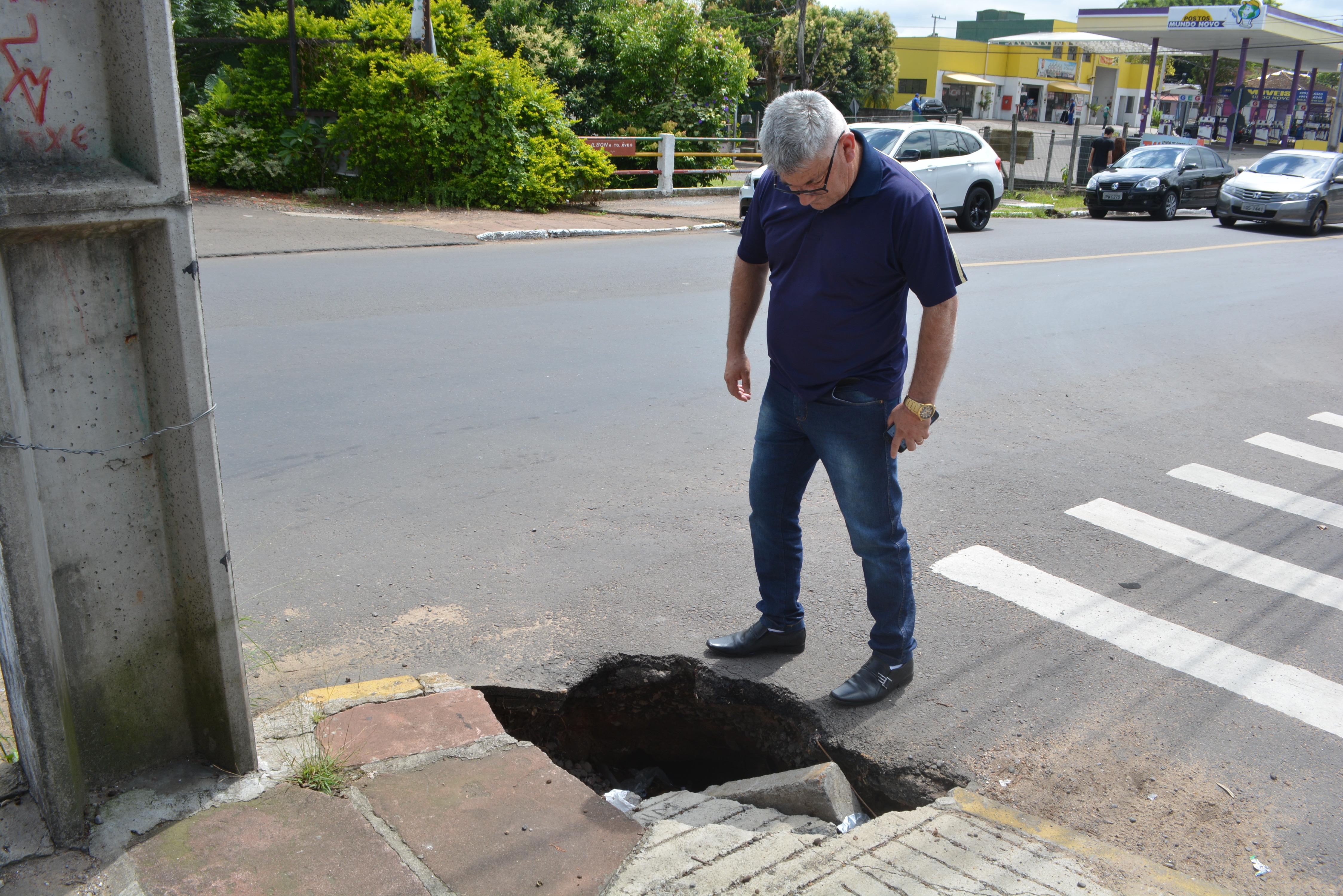 13/12/2018 - Vereador Nor Boeno solicita conserto de infiltração em frente à escola Anita Garibaldi