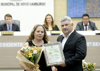 14/03/2018 - Vereador Nor Boeno entrega título de Mulher Cidadã