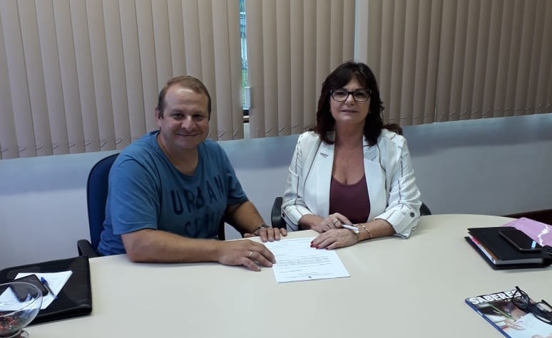 14/03/2019 - Cristiano Coller debate demandas com a secretária de Educação