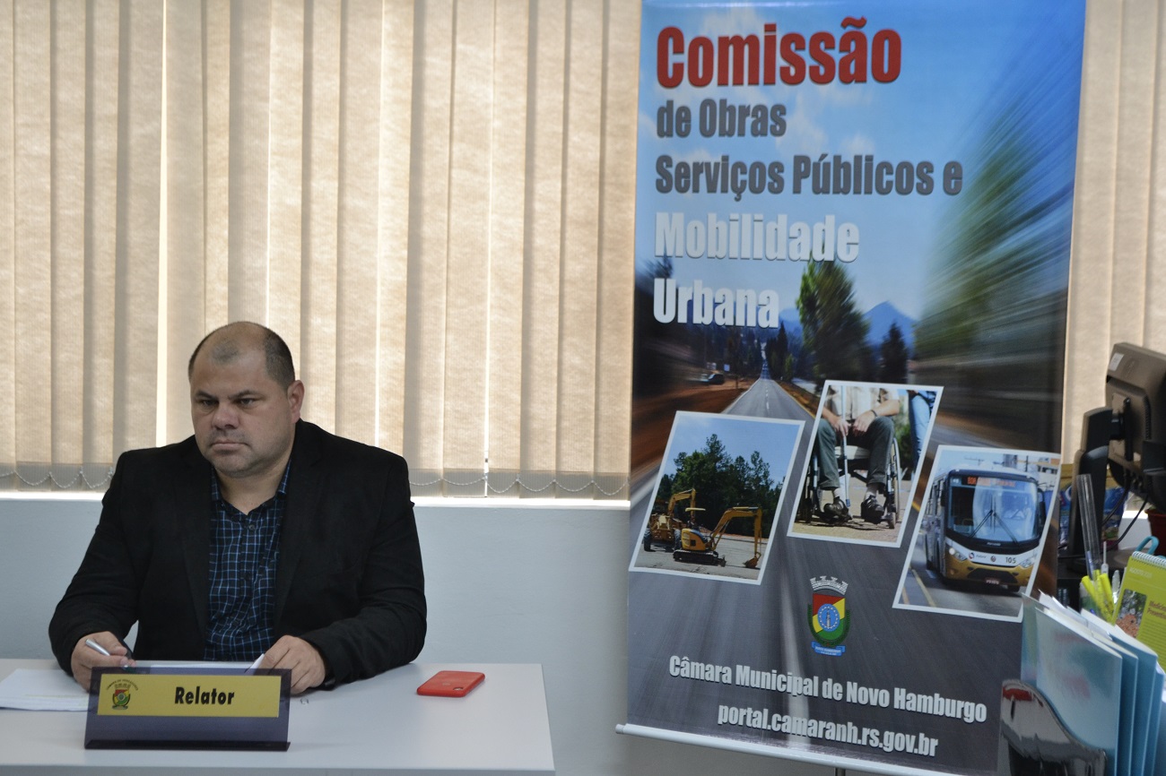 14/08/2019 - Fernando Lourenço solicita poda de árvore no bairro Canudos