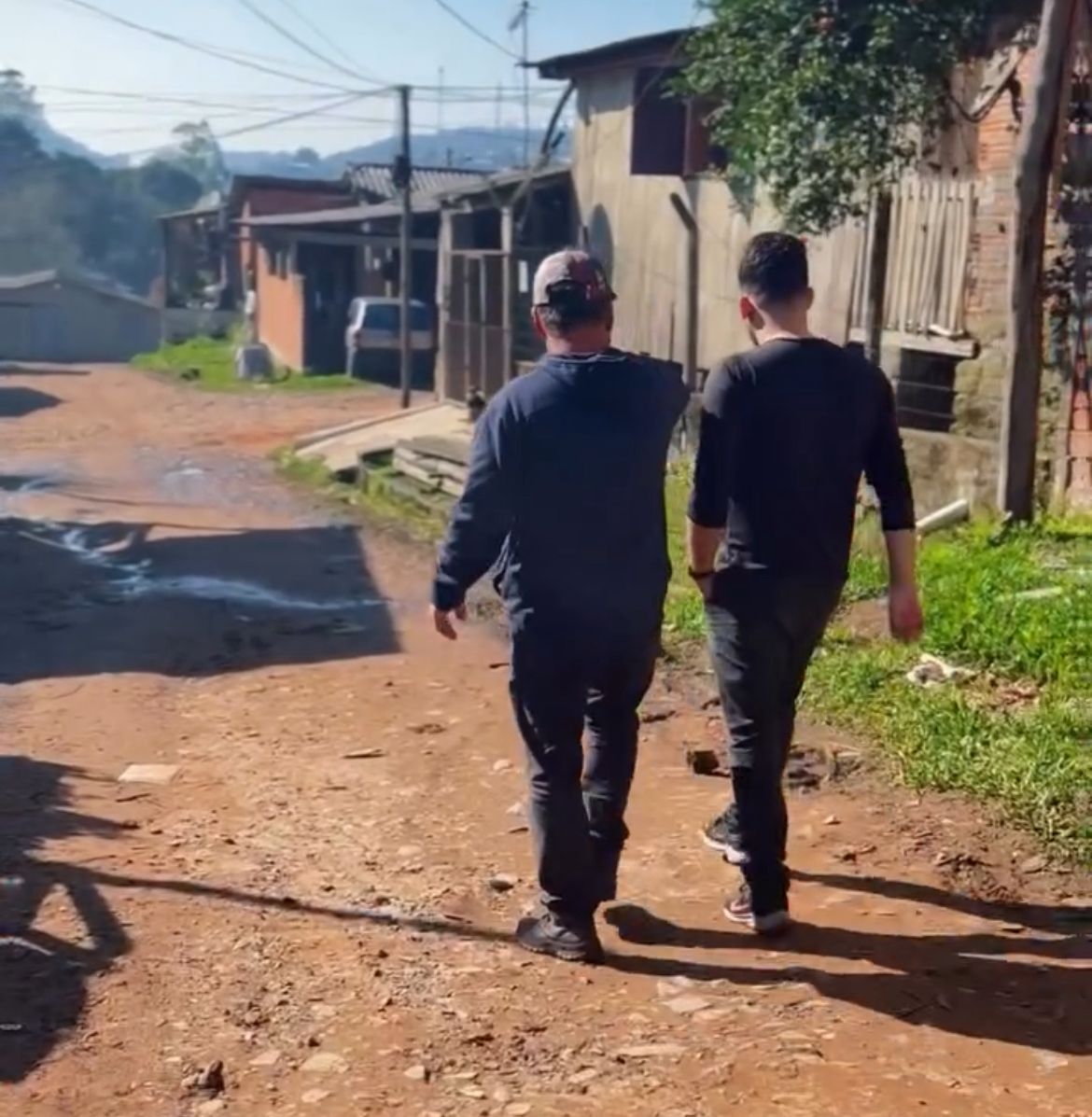 14/08/2025 - Vereador Eliton Ávila ouve demandas de moradores no bairro Diehl