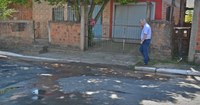 14/11/2017 - Gabinete: Vereador Nor Boeno solicita conserto de vazamento em rua de Canudos