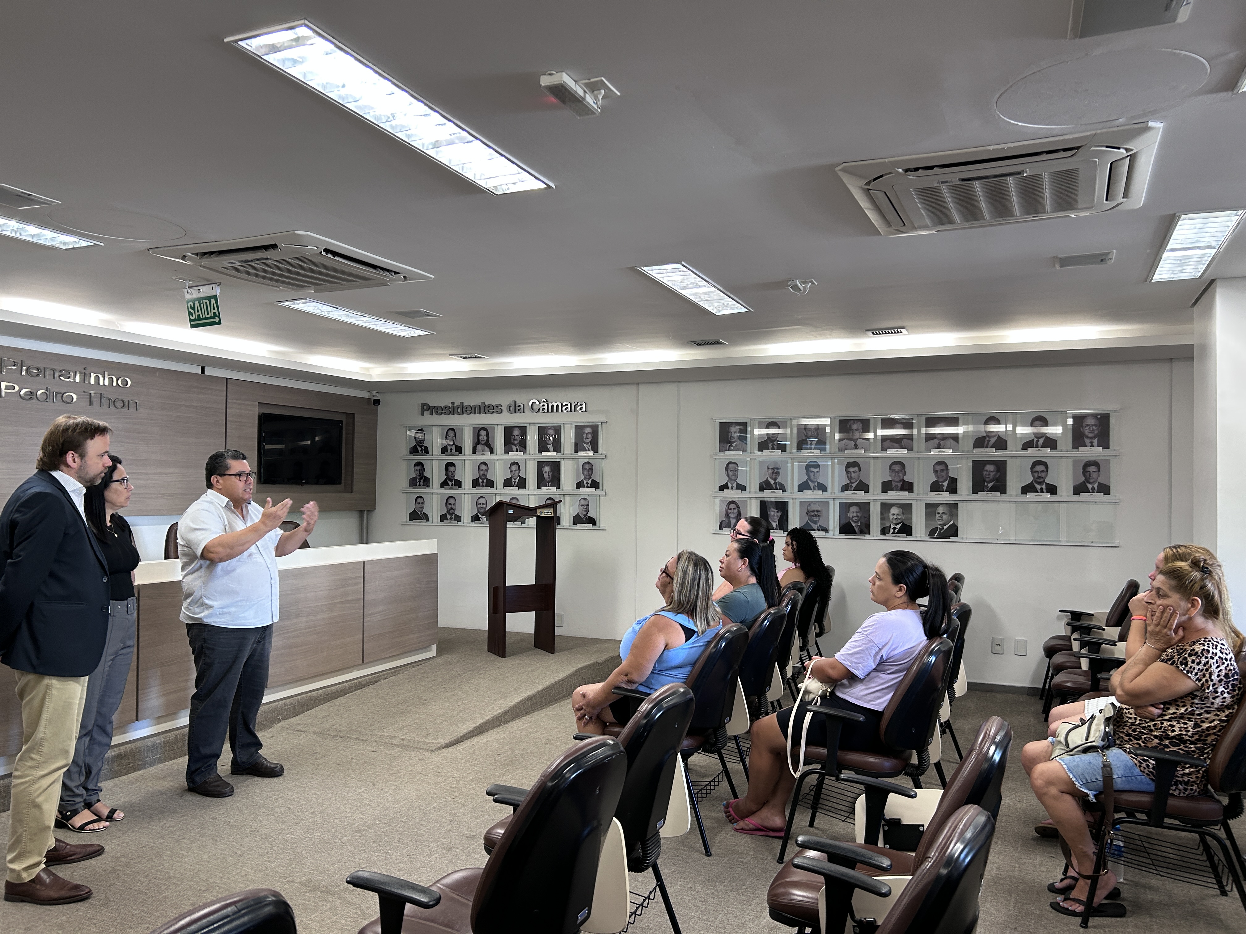 15/01/2026 - Vereador Brizola intermedia reunião entre Caixa, Prefeitura e moradores da Vila Palmeira 