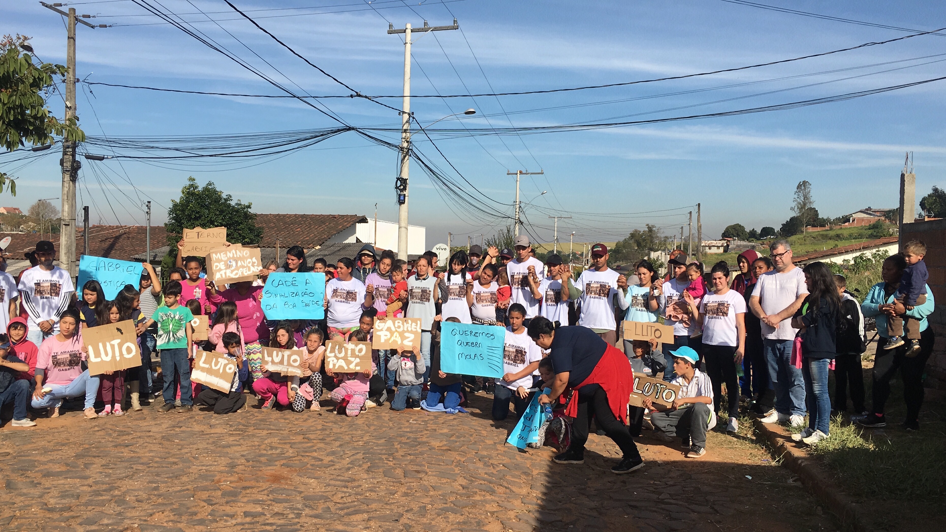 15/07/2019 - Enfermeiro Vilmar acompanha manifestação e pede melhorias em rua do bairro Boa Saúde