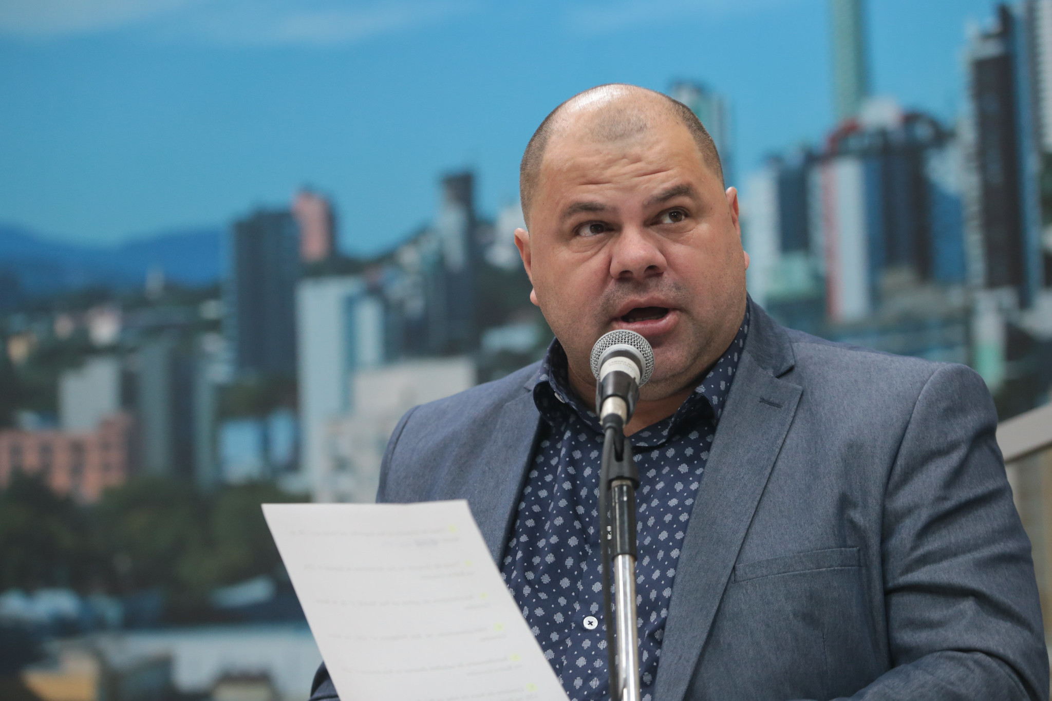 15/07/2019 - Fernando Lourenço solicita recolhimento de galhos na rua Joaquim Gonçalves Ledo