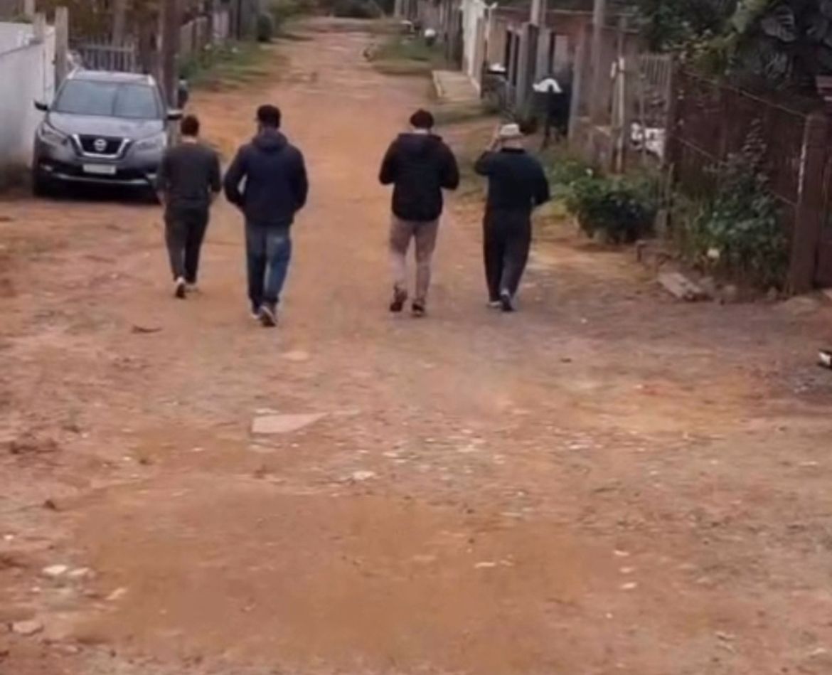 15/07/2025 - Eliton Ávila visita Lomba Grande e percorre ruas com a comunidade para ouvir demandas