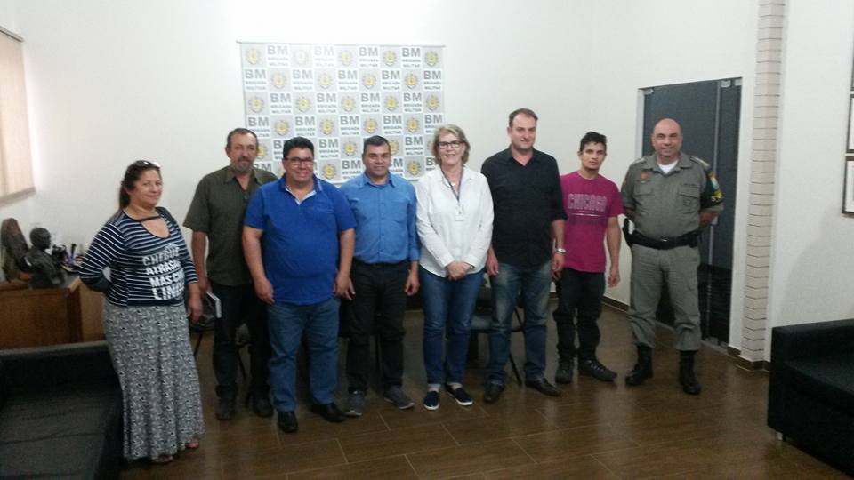 15/09/2017 - Gabinete: Vereador Brizola participa de reunião com a Brigada sobre a Escola  Kurt Walzer 