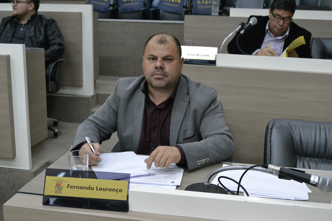 15/10/2019 - Fernando Lourenço requisita pintura de faixa de segurança na rua Bento Gonçalves