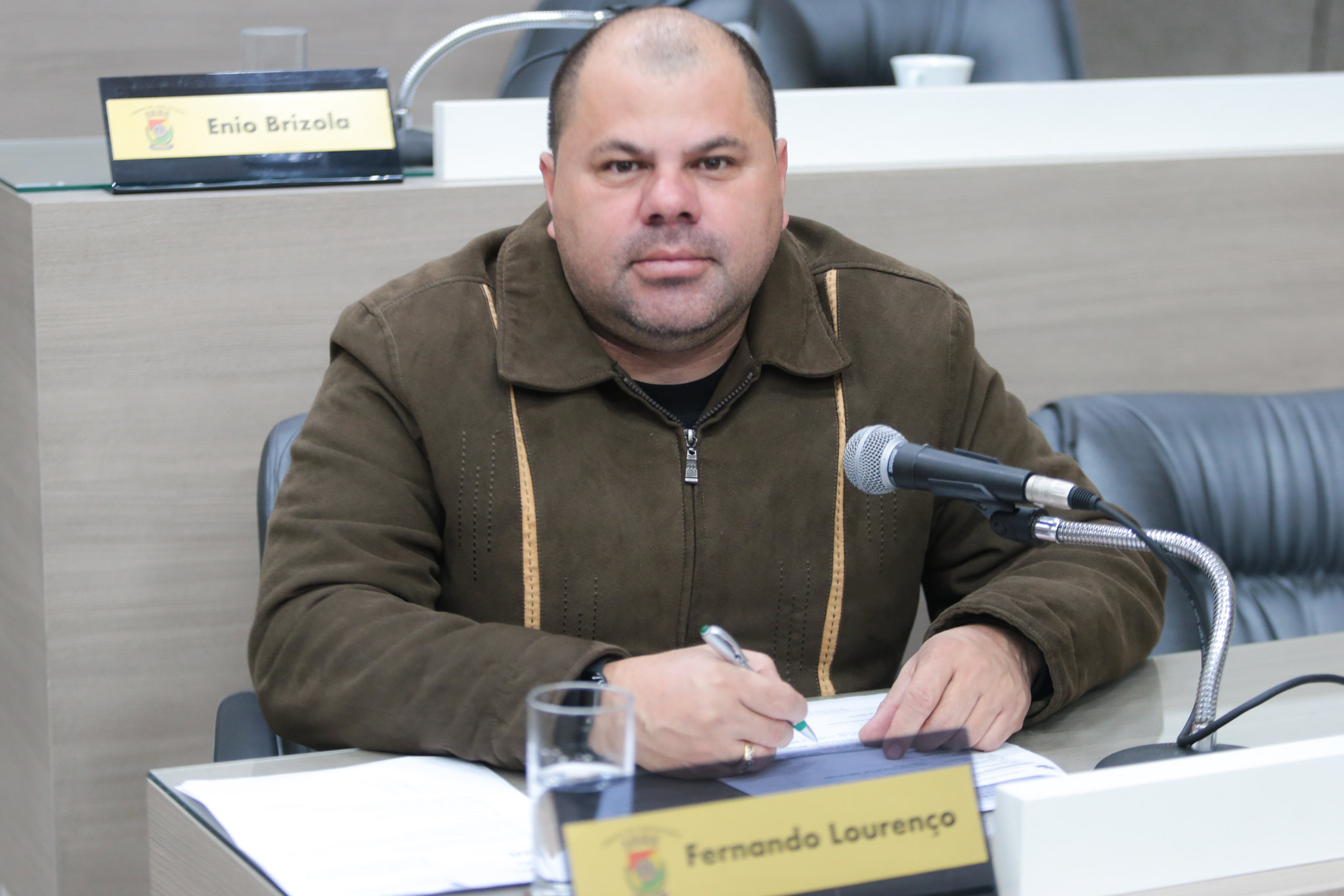 16/08/2019 - Fernando Lourenço solicita poda de árvore na rua América