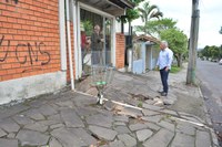 16/10/2019 - Vereador Nor Boeno requer conserto de infiltração em passeio público na rua Karl Schmidt