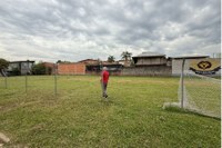 16/10/2025 -  Nor Boeno articula limpeza e roçada em área de lazer no bairro Canudos