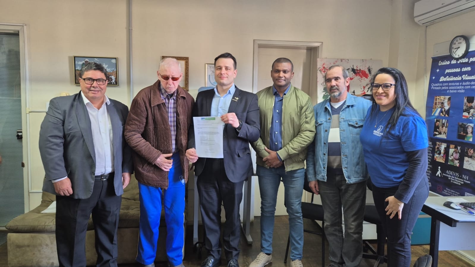 17/06/2025 - Vereador Brizola acompanha destinação de R$ 250 mil para a Adevis NH